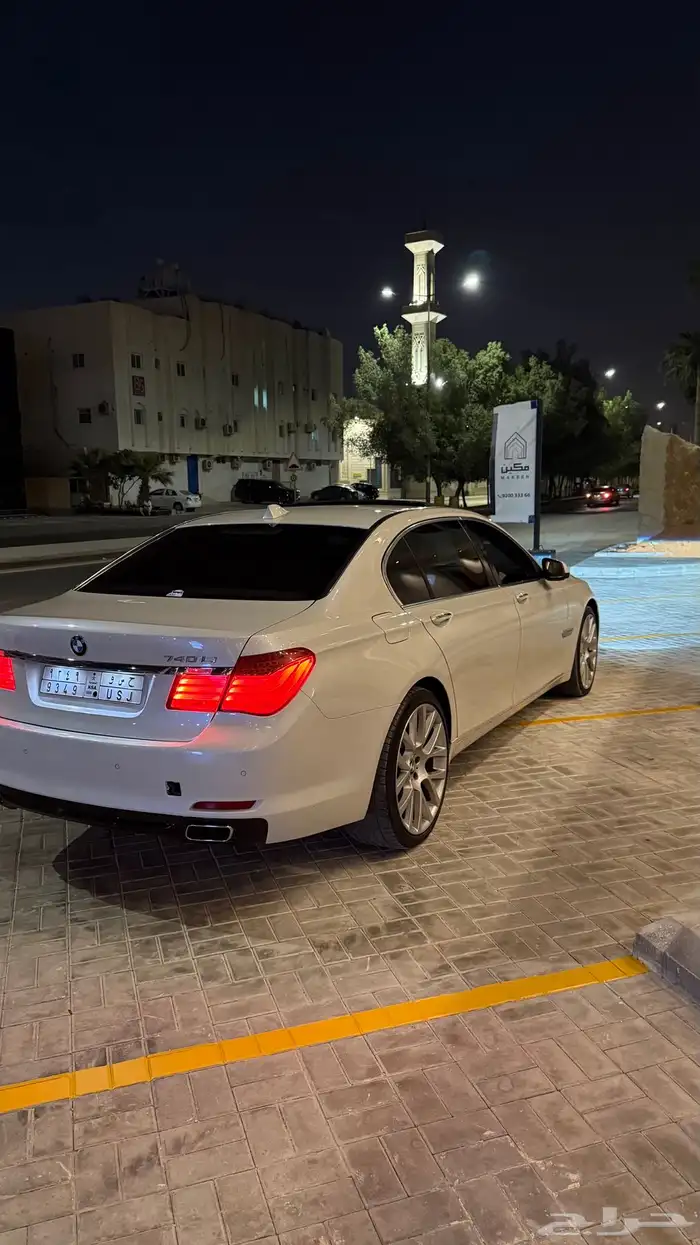 BMW730 2010 1
