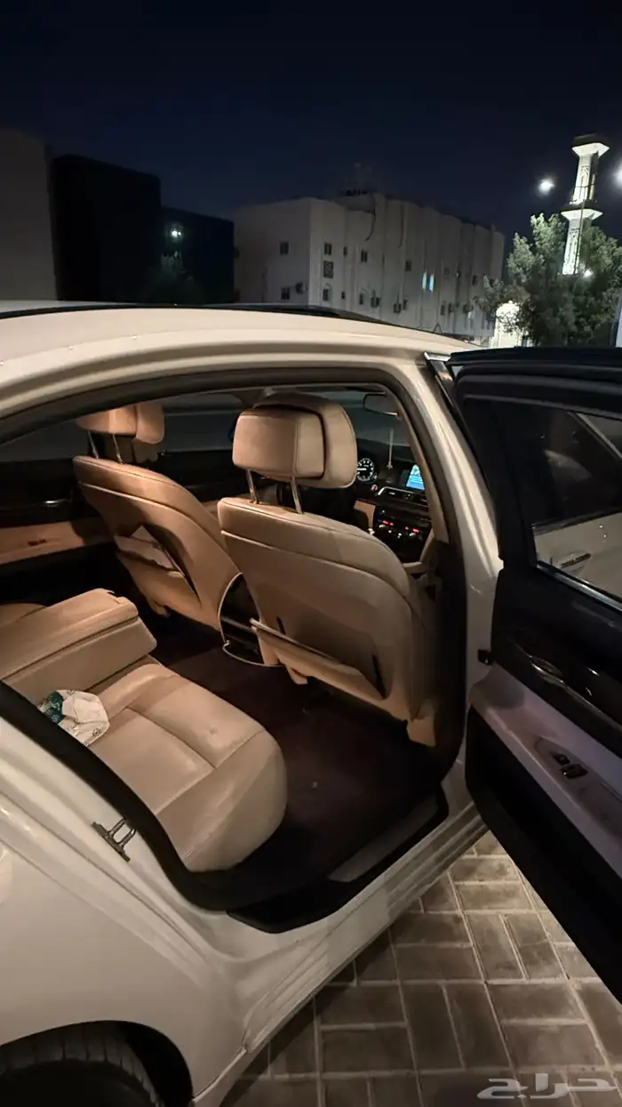 BMW730 2010 12