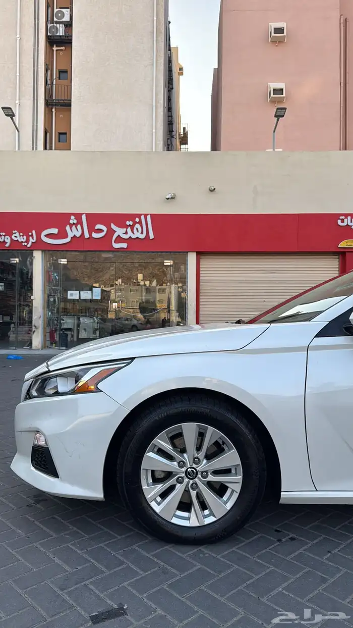 التيما نيسان 8