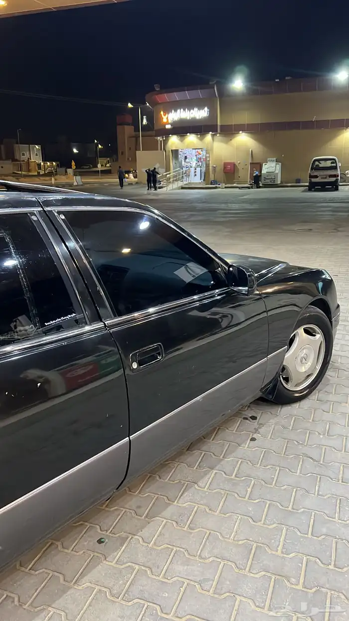 للبيع لكزز Ls400 موديل95 5
