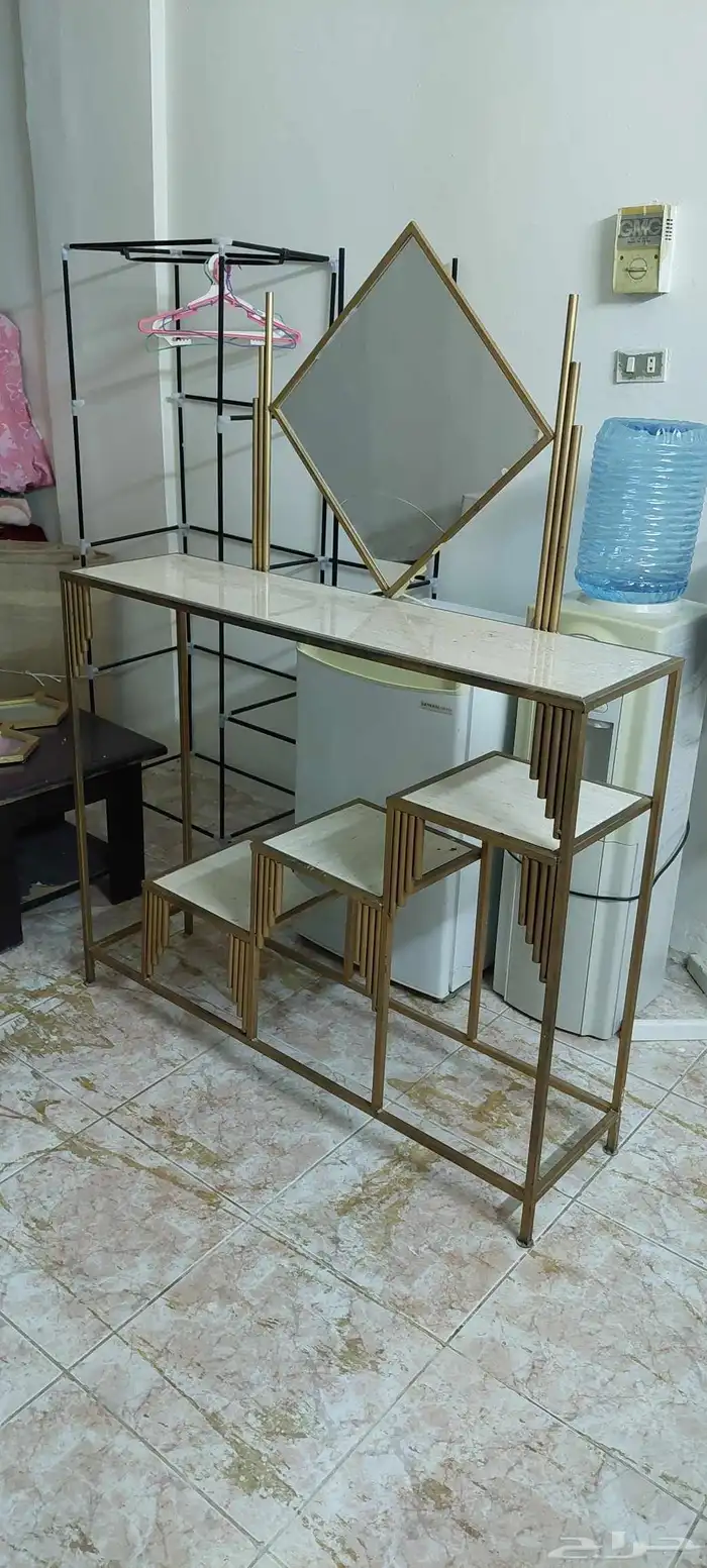 مدخل استقبال ذهبي مع مراية 5