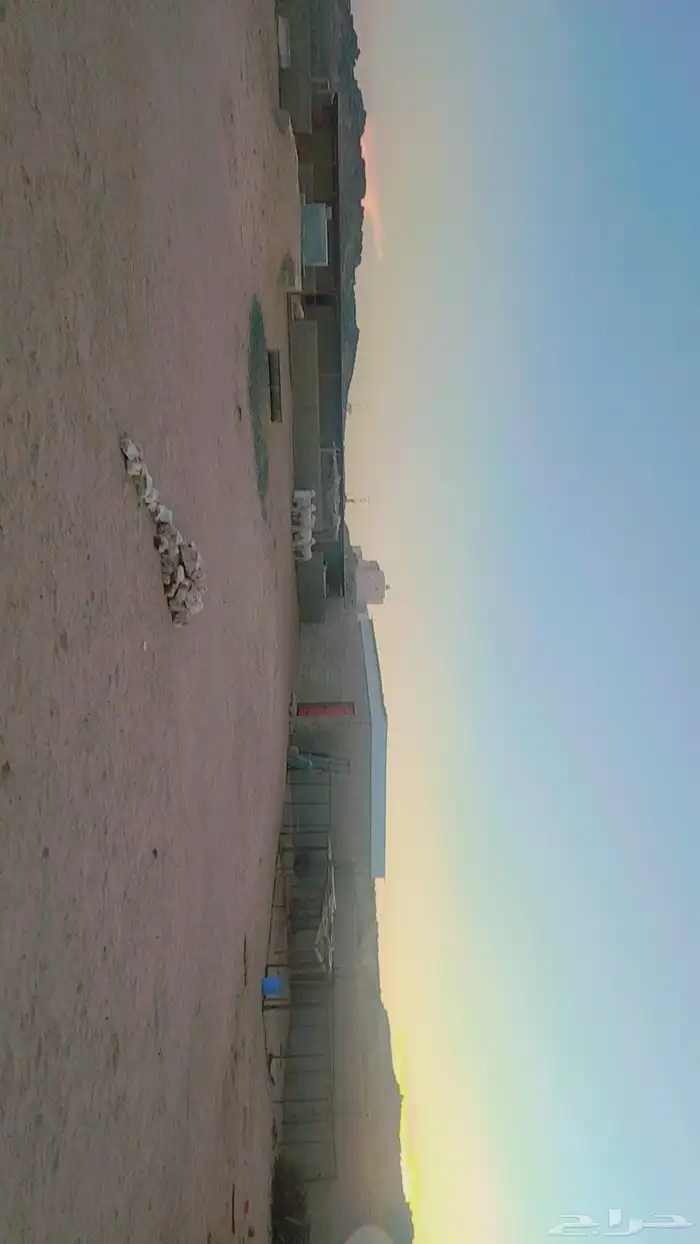 حوش كبير بداخله منزل مفروش ومنزل للعمال ومستودعات للايجار 1