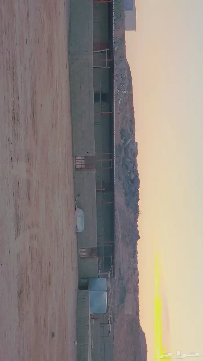 حوش كبير بداخله منزل مفروش ومنزل للعمال ومستودعات للايجار 4