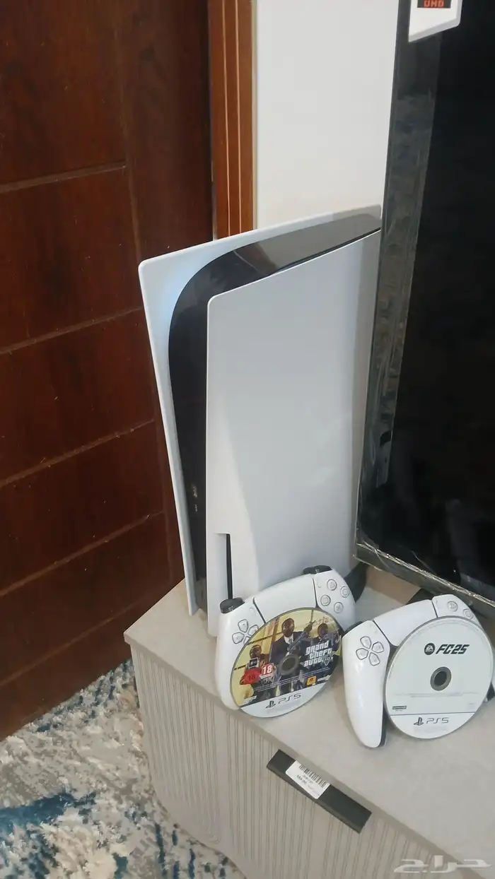 للبيع بلايستيشن 5 اخو الجديد نضيف مره مالي شهرين شاريه الحد 0