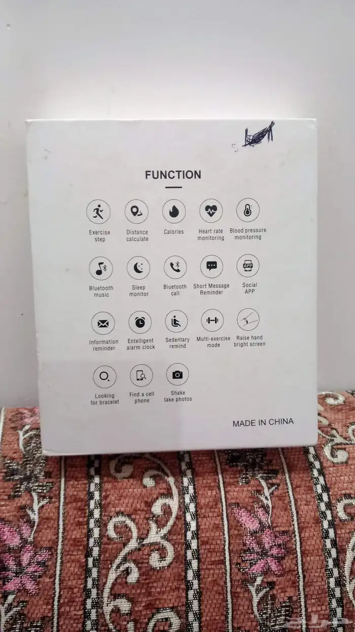 ساعه شبيهة ابل نضيفه 1