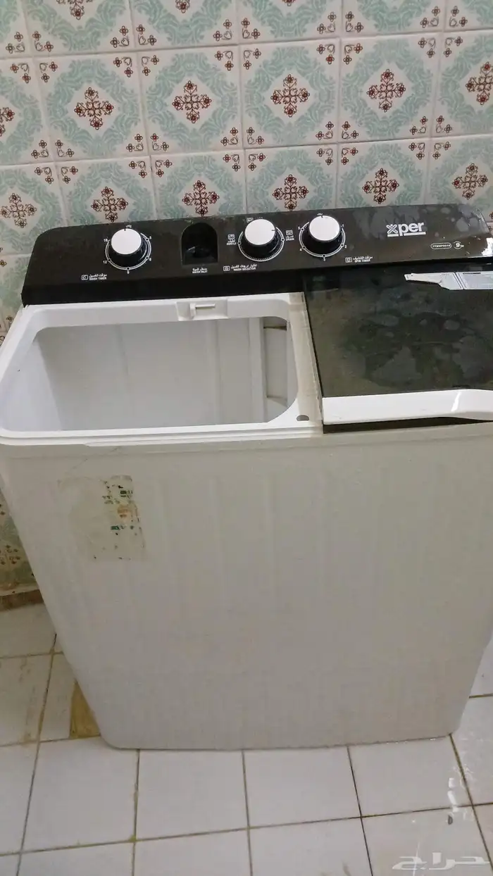 ثلاجه صغيرة 220 ومكيف 18 وحده. وغساله استعمال خفيف 1