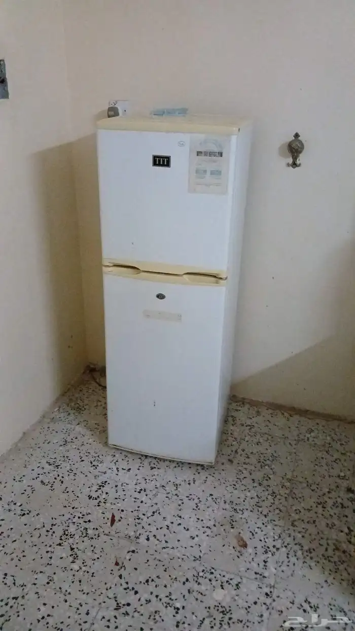 ثلاجه صغيرة 220 ومكيف 18 وحده. وغساله استعمال خفيف 0