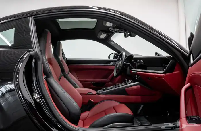 2025 Porshce 911 Carrera 4
