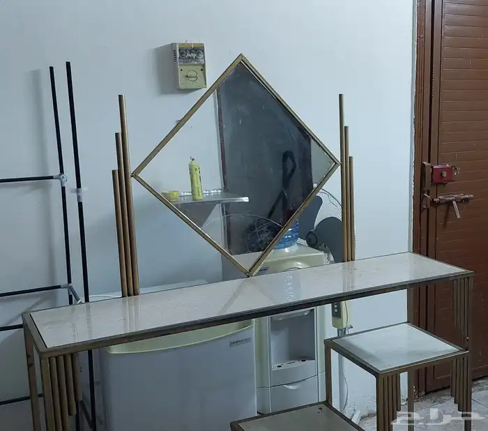 مدخل استقبال ذهبي مع مراية 8