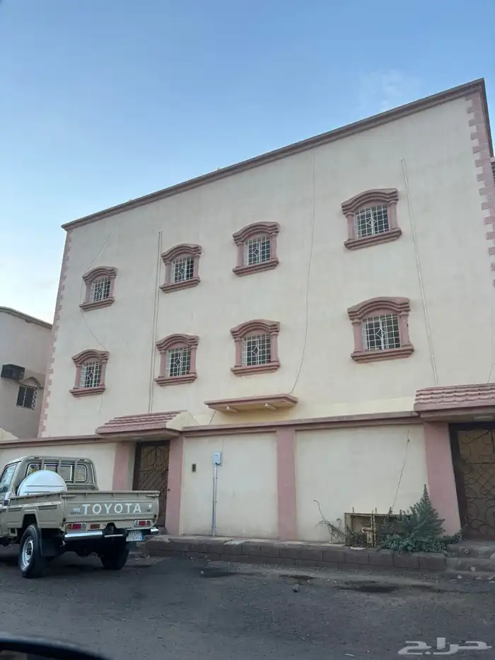 عمارة للبيع ثلاثة ادوار على شارعين بسراة عبيدة 3