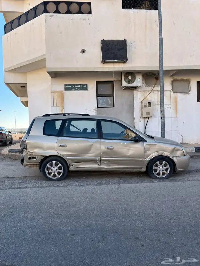 للبيع كيا كارينز 2006 3