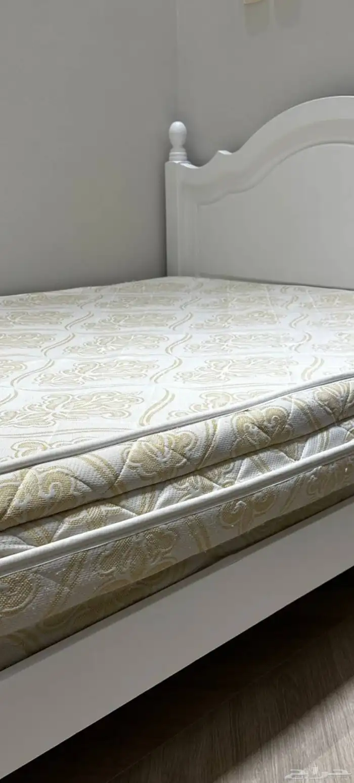 مراتب ولباد وطاوله شاشه ونجف وفرن 9