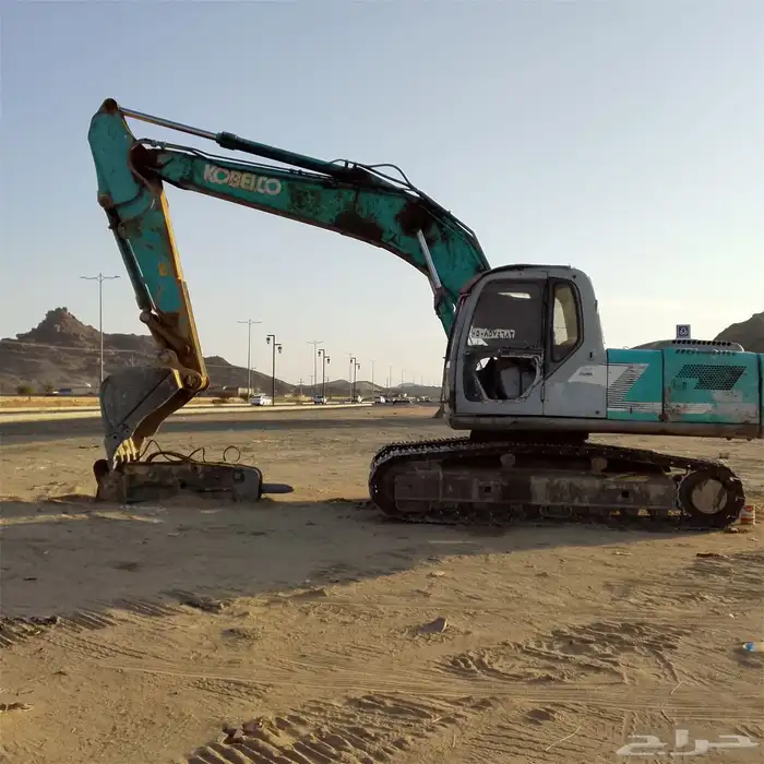 بكلين كبلكو للعمل و لقص الاراضي وبنا الجدارات وغيرها 3