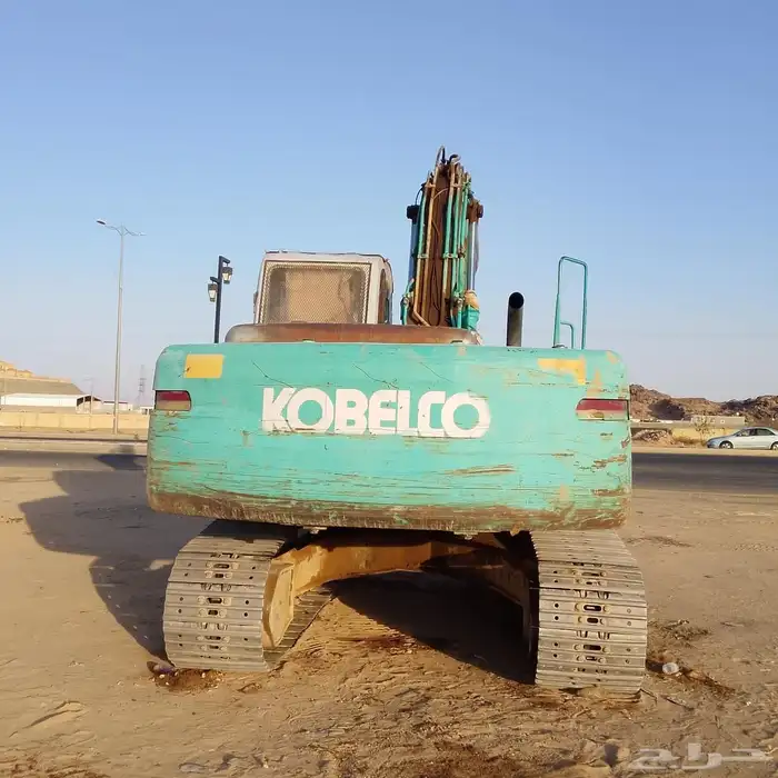 بكلين كبلكو للعمل و لقص الاراضي وبنا الجدارات وغيرها 2