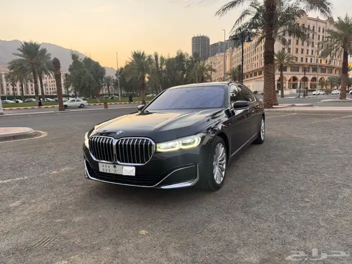 BMW الفئة السابعه مخزنه 1