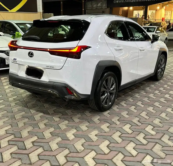 لكزس UX اف اسبورت موديل 2019 3