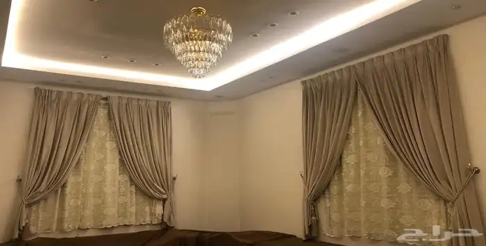 طاولات كنب كبيره وثنتين خدمه وثلات ستاير فخمه 2
