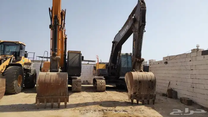بوكلين فولفو2020 مكينه و هيكل مشاء الله ممشي 4000 ساعه فقط 2