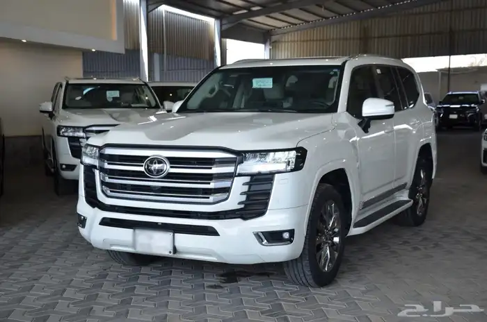 تويوتا لاند كروز GXR L 5 2023 1