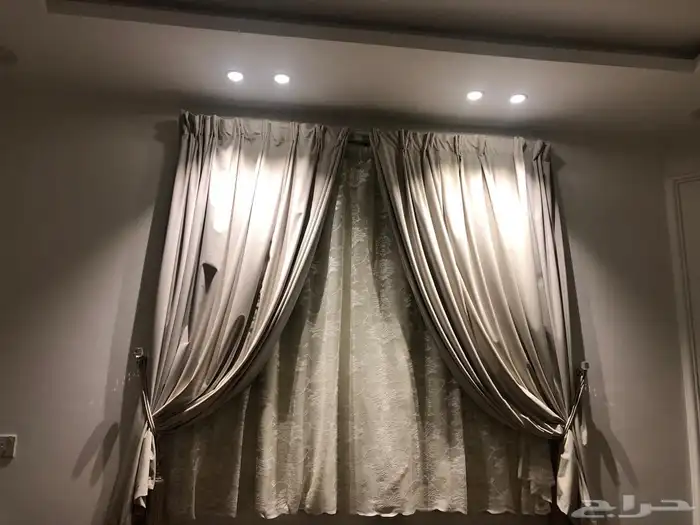 طاولات كنب كبيره وثنتين خدمه وثلات ستاير فخمه 1