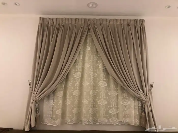 طاولات كنب كبيره وثنتين خدمه وثلات ستاير فخمه 3