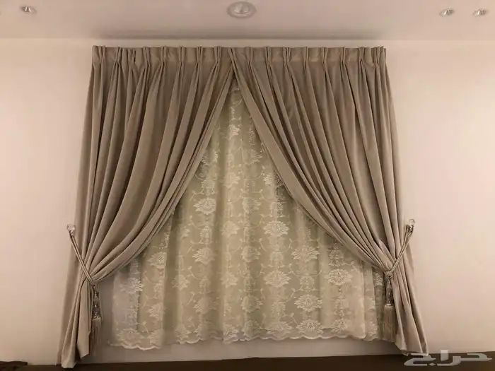طاولات كنب كبيره وثنتين خدمه وثلات ستاير فخمه 4