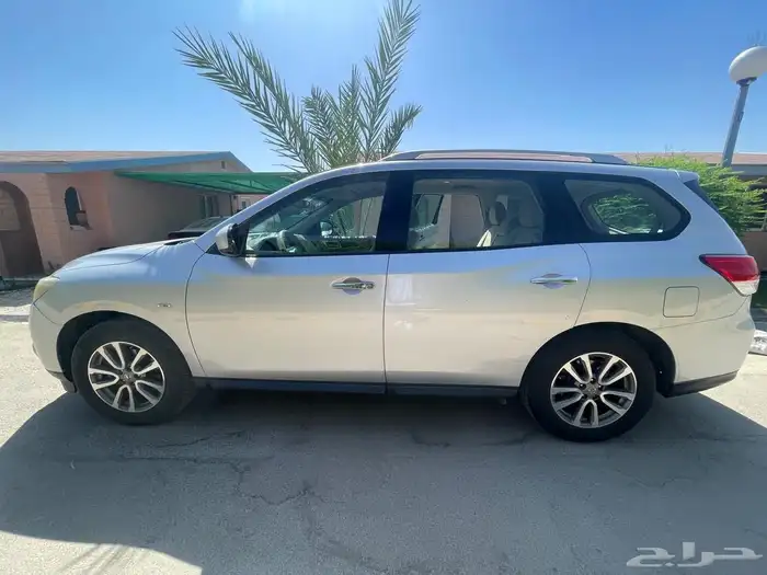 Nissan Pathfinder V6 2014 1