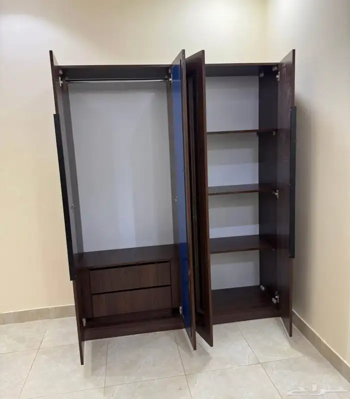 دولاب الملابس 1