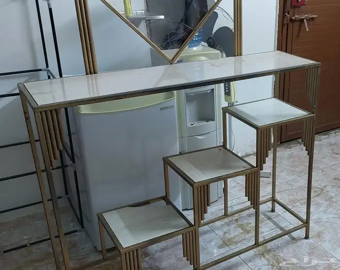 مدخل استقبال ذهبي مع مراية 6