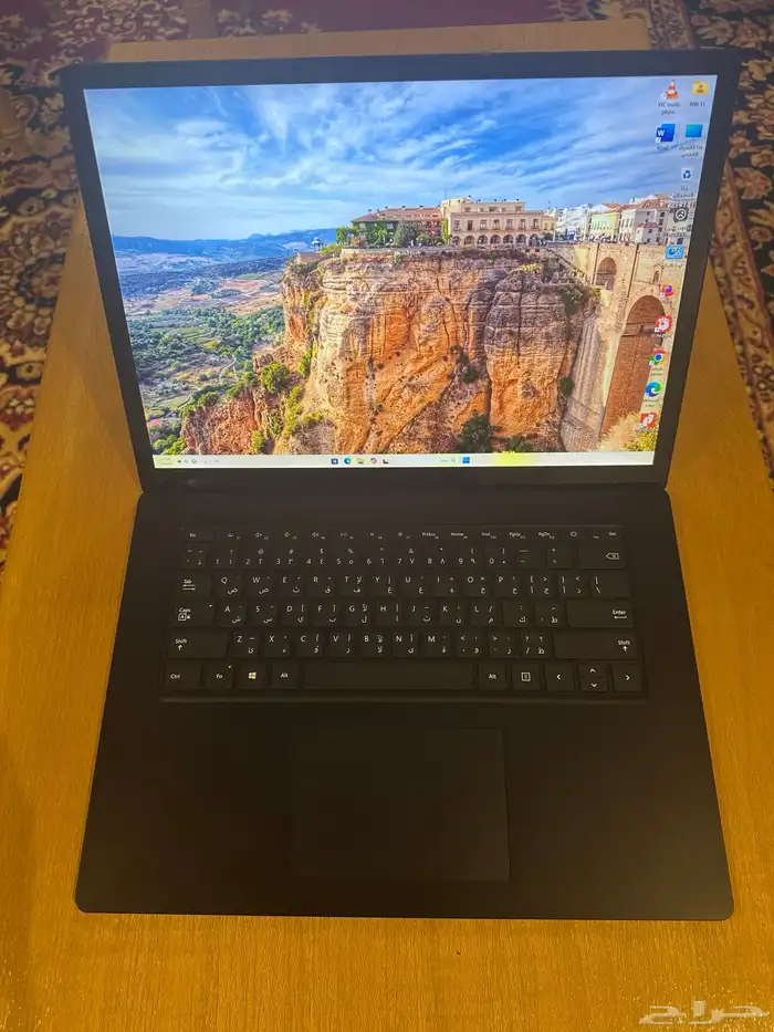 للبيع لابتوب مايكروسوفت سيرف 3 0