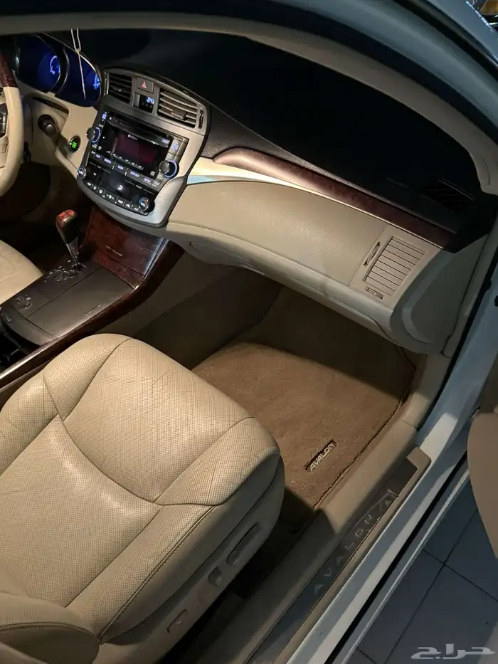 تويوتا أفالون 23