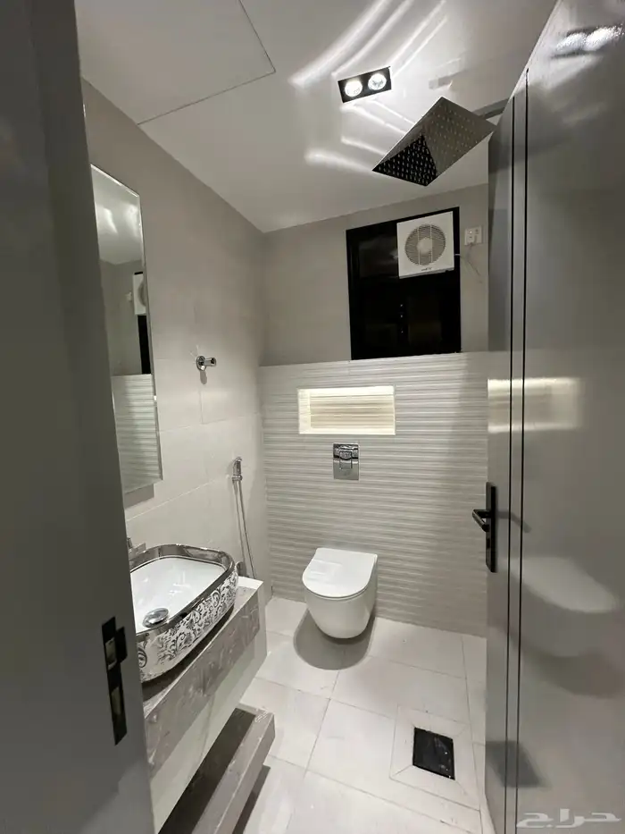 للبيع شقق ممتازه ببلكونات مطله بحى المعارض خميس مشيط 2