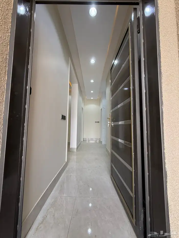 للبيع دور ارضي علي شارعين وشقق علويه المحاله ابها 550الف 9