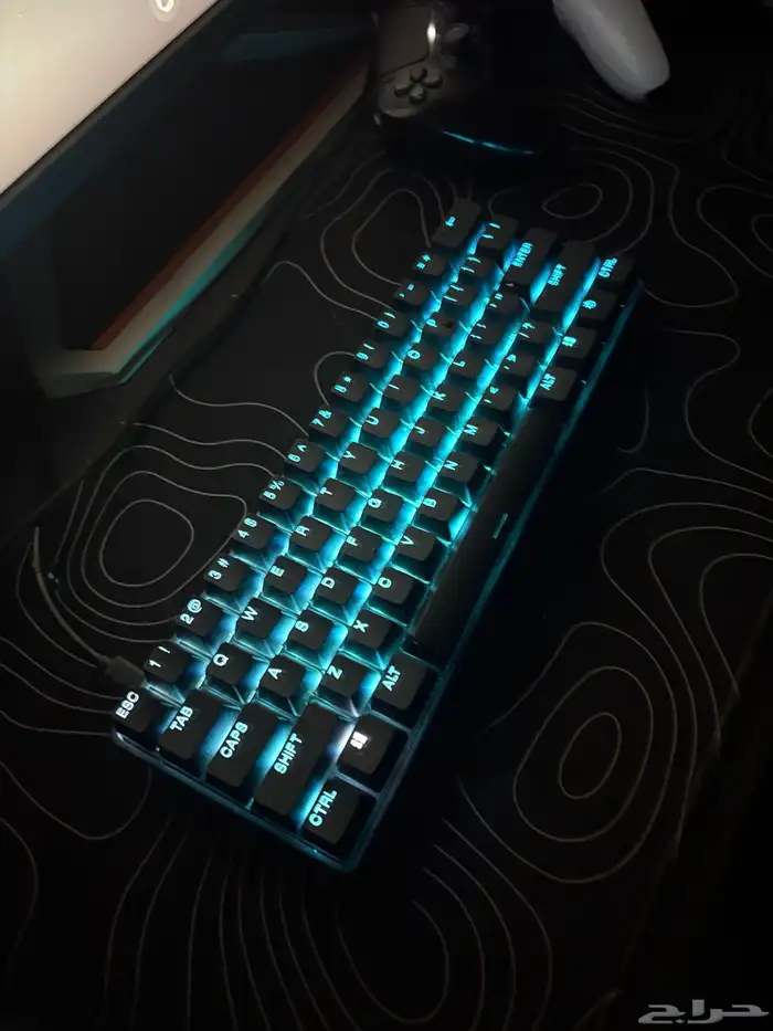 كيبورد للبيع مايشتكي من شي شاريه ب 700 واستخدمته سنه 1