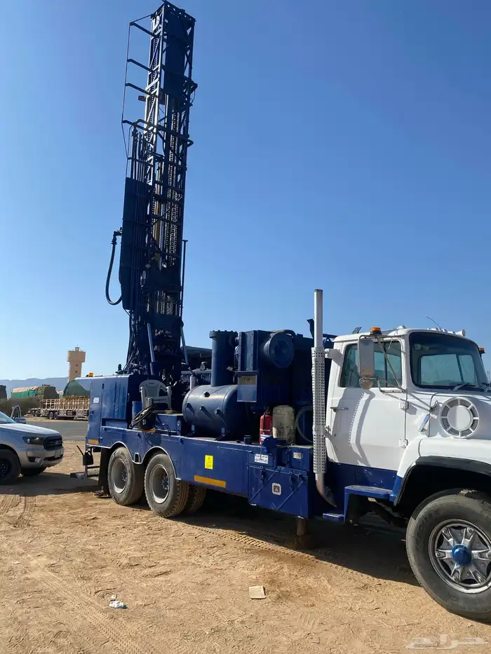 حفار ابار ارتوازية 10