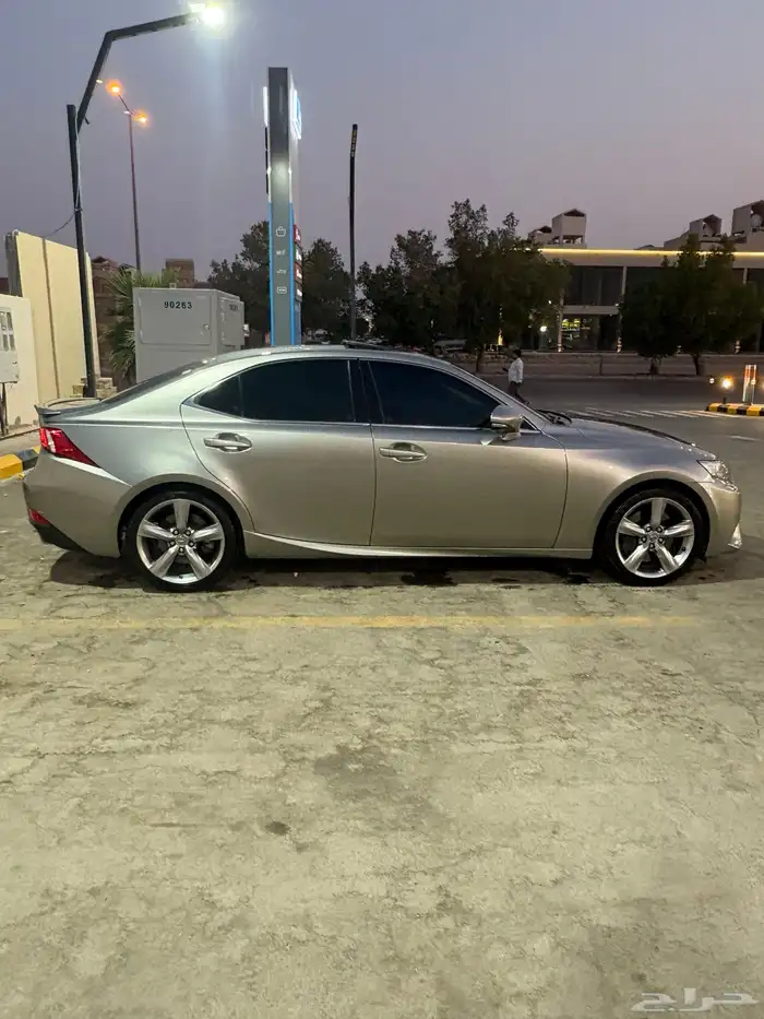 لكزس is350-2015 3