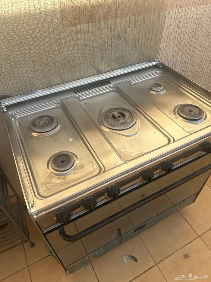 فرن إيطالي الأصلي حالتة متوسطه يوجد فقط عينين لاتعمل 2