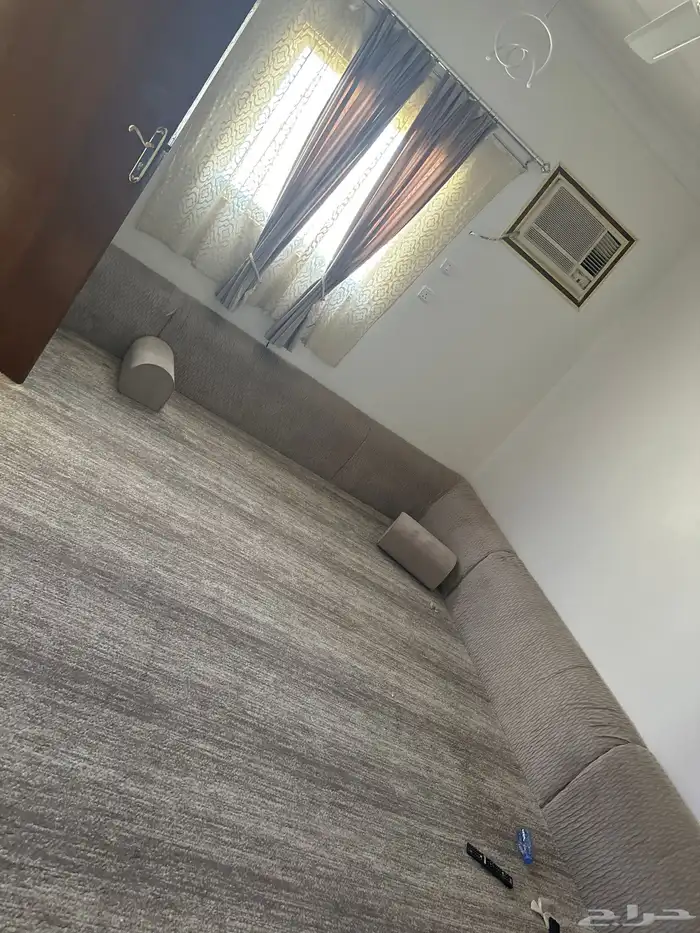 سجاد ومساند ظهر وطاوله ارضيه 3