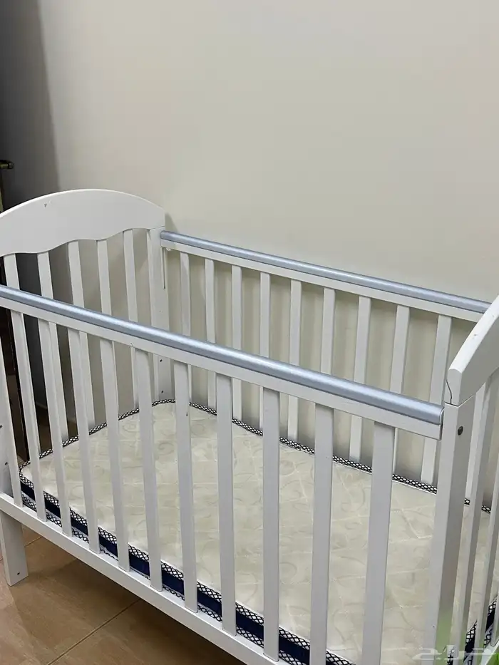 سرير مستعمل نظيف للبيع 0