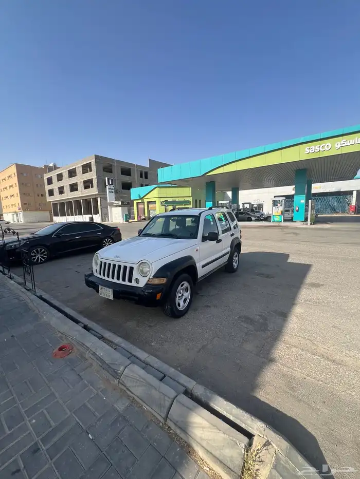 شيروكي ليبرتي 2006 قير عايدي 0