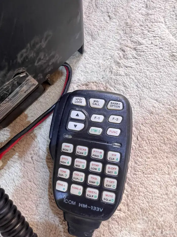 جهازين icomللبيع كلهن شغالات على السوم. السوم برقم الجوال 1