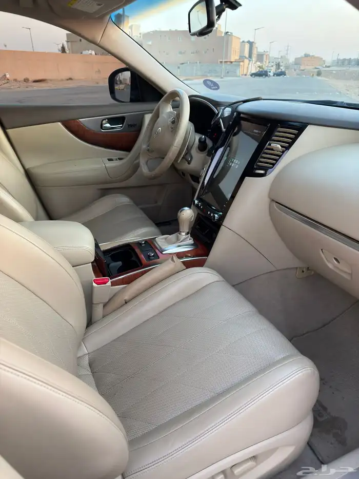 انفنتي QX70 نظيف جدا 4