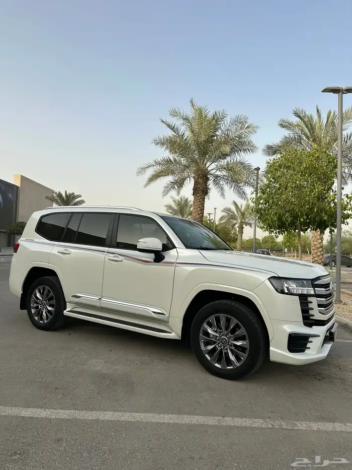 جيب لاندكروزر GXR وارد البريمي 2023 3