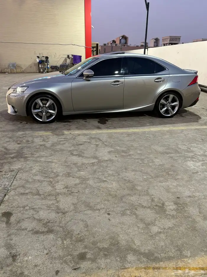 لكزس is350-2015 1