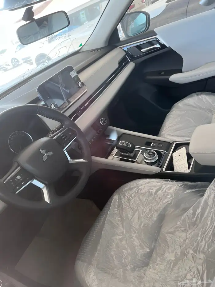 ميتسوبيشي اوتلاندر 2025 7 مقاعد بصمة ب 97900 شامل عرض خاص 6