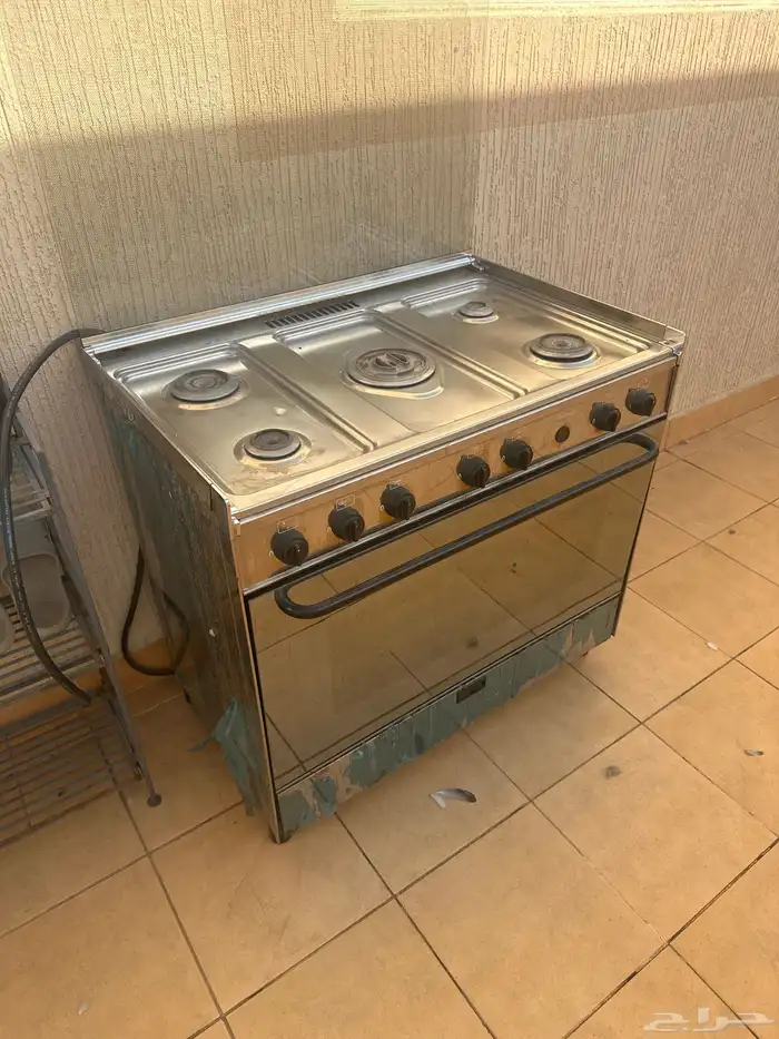 فرن إيطالي الأصلي حالتة متوسطه يوجد فقط عينين لاتعمل 0