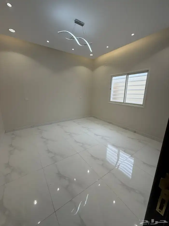 للبيع دور ارضي شقه بحوش وسيع بعماره دورين المحاله ابها 600 12