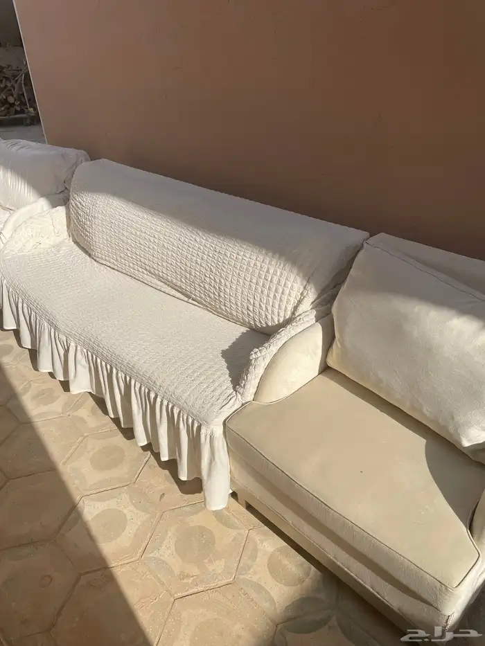 طقم كنب نطيف ممكن يكون معه طاولات 0