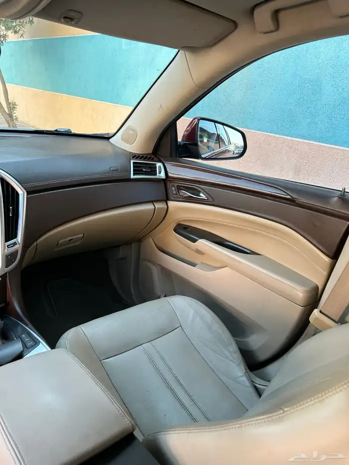 كاديلاك srx 2012 1