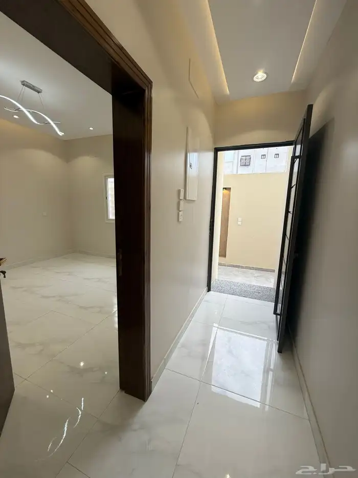 للبيع دور ارضي شقه بحوش وسيع بعماره دورين المحاله ابها 600 11